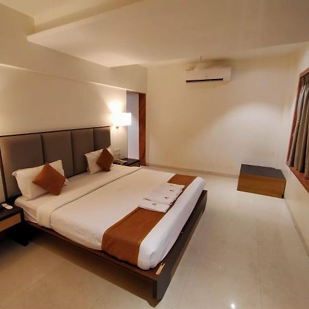 Abhishek Beach Resort And Spa Ganpatipule Exterior photo