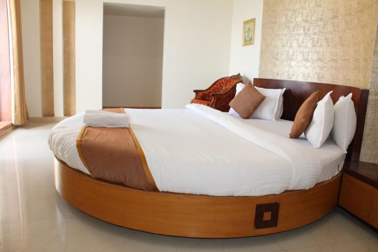 Abhishek Beach Resort And Spa Ganpatipule Exterior photo