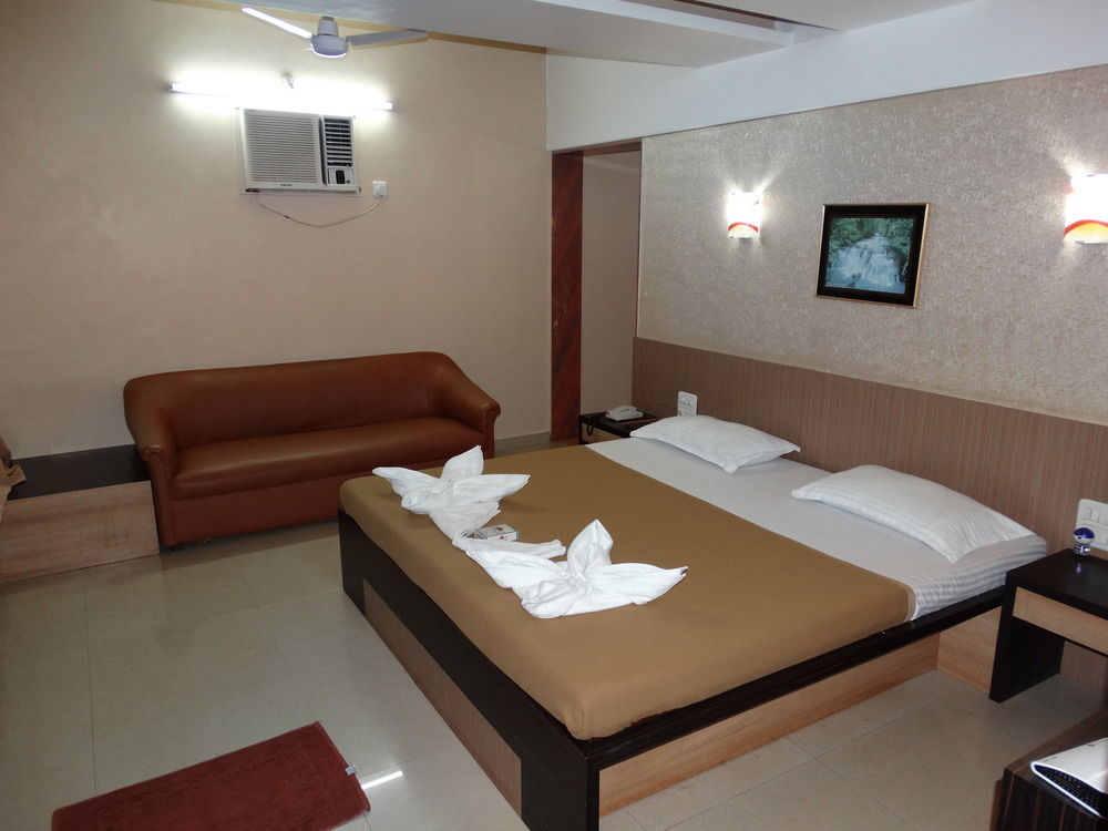 Abhishek Beach Resort And Spa Ganpatipule Exterior photo