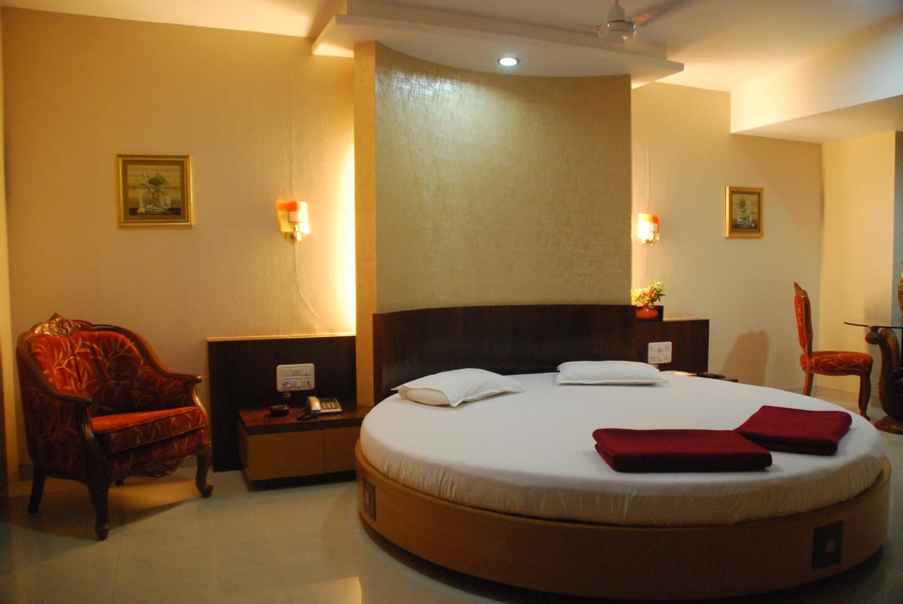 Abhishek Beach Resort And Spa Ganpatipule Exterior photo
