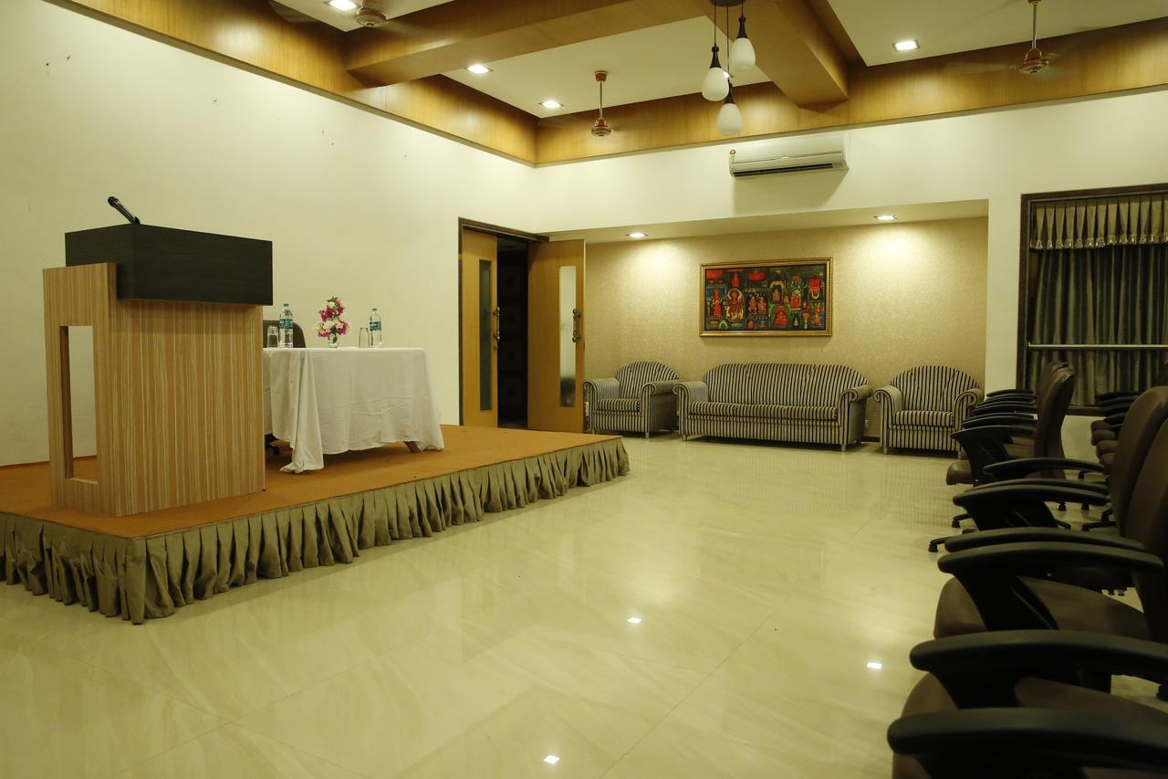 Abhishek Beach Resort And Spa Ganpatipule Exterior photo