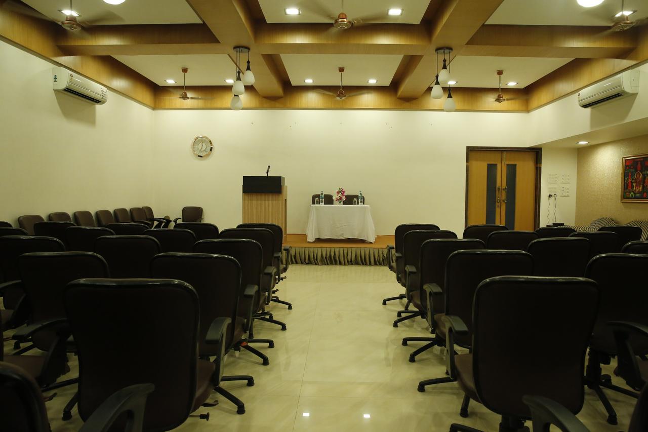 Abhishek Beach Resort And Spa Ganpatipule Exterior photo