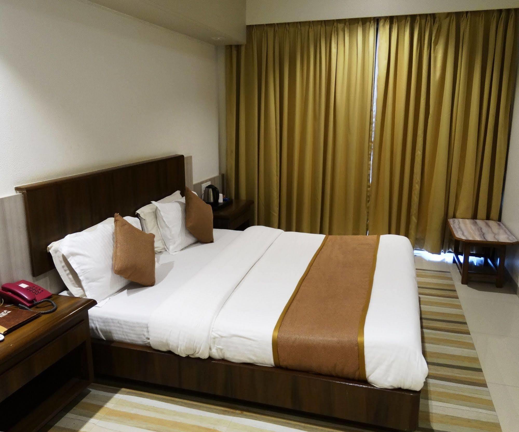 Abhishek Beach Resort And Spa Ganpatipule Exterior photo