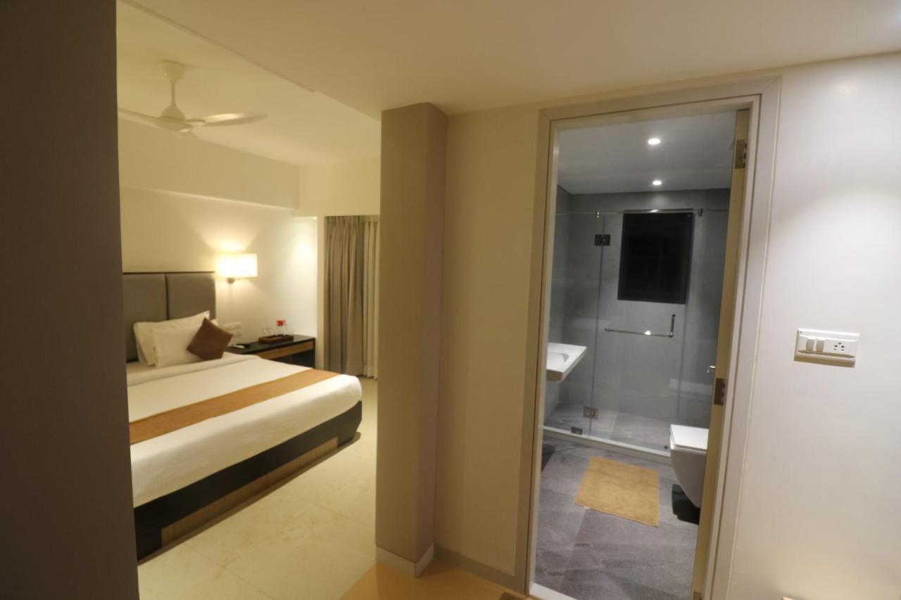 Abhishek Beach Resort And Spa Ganpatipule Exterior photo