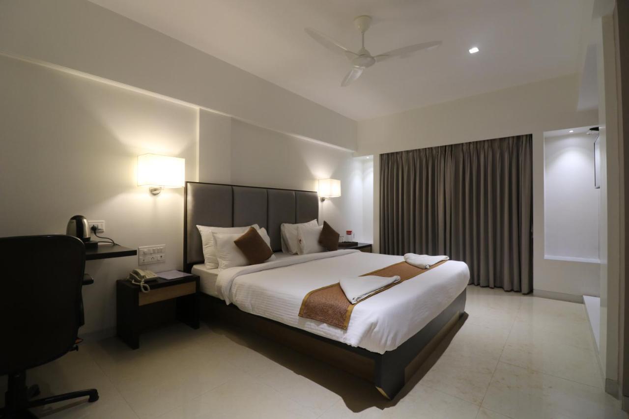 Abhishek Beach Resort And Spa Ganpatipule Exterior photo