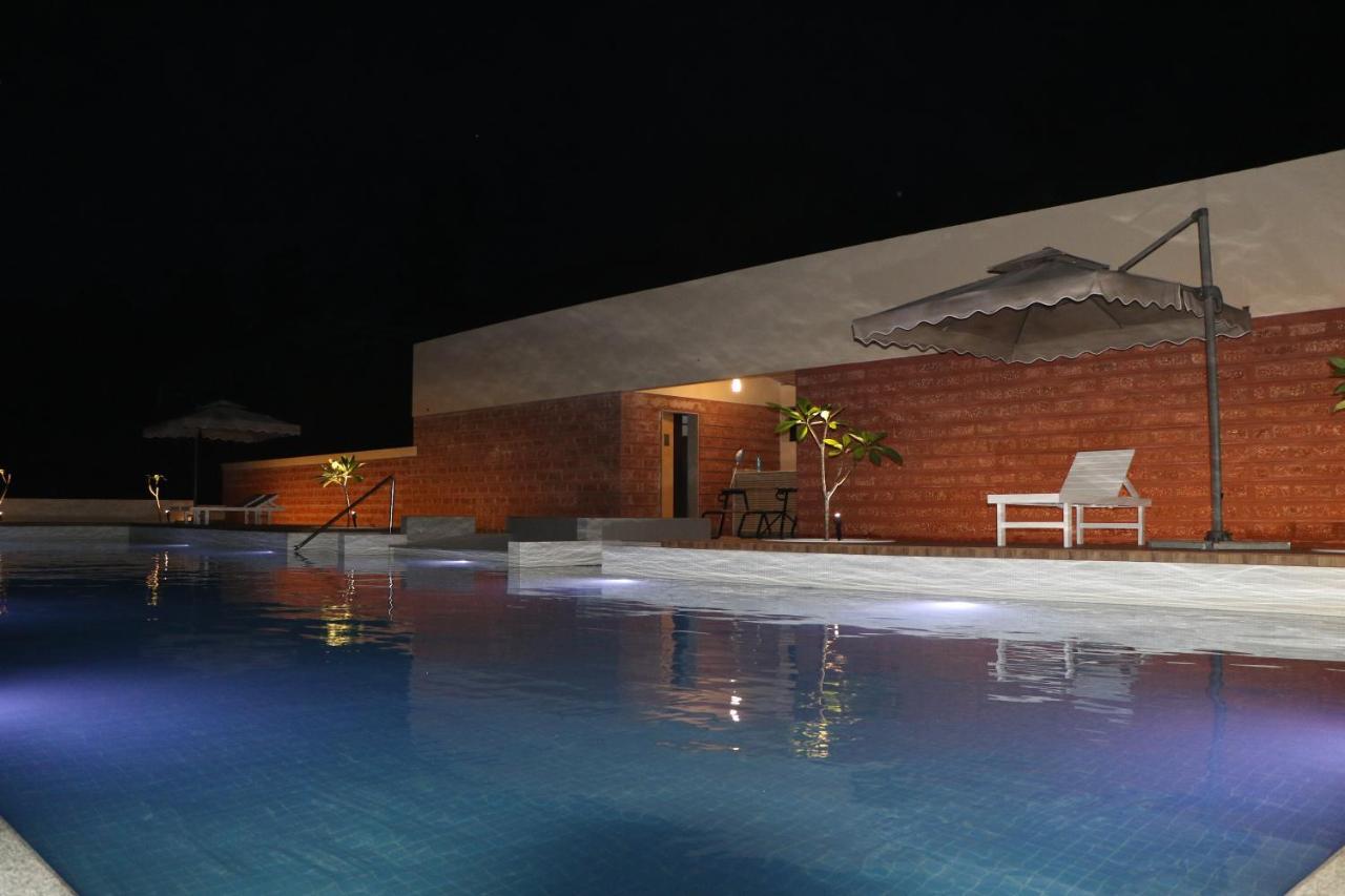 Abhishek Beach Resort And Spa Ganpatipule Exterior photo