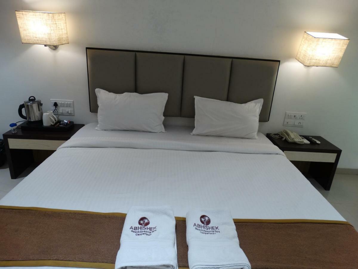 Abhishek Beach Resort And Spa Ganpatipule Exterior photo