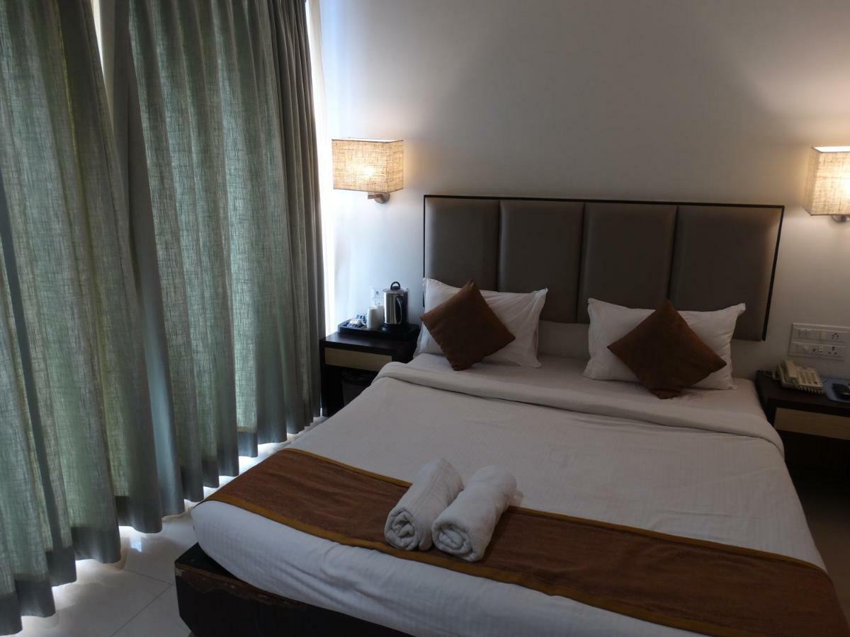 Abhishek Beach Resort And Spa Ganpatipule Exterior photo