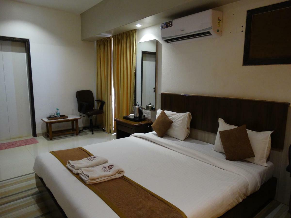 Abhishek Beach Resort And Spa Ganpatipule Exterior photo