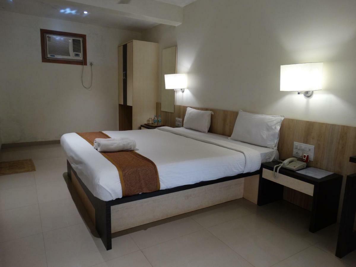 Abhishek Beach Resort And Spa Ganpatipule Exterior photo